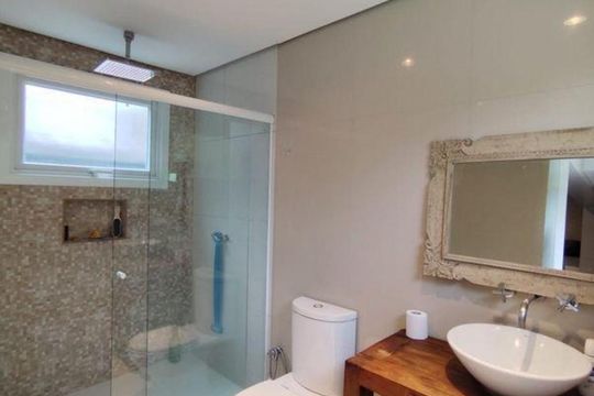 Banheiro 1 de casa para alugar com 3 quartos, 326m² em Cavalhada, Porto Alegre