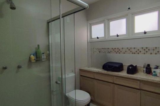 Banheiro 2 de casa para alugar com 3 quartos, 326m² em Cavalhada, Porto Alegre