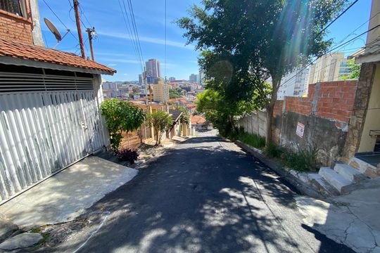 Vista da Rua de casa à venda com 3 quartos, 256m² em Parada Inglesa, São Paulo
