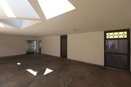 Garagem de casa à venda com 5 quartos, 497m² em Ouro Preto, Belo Horizonte