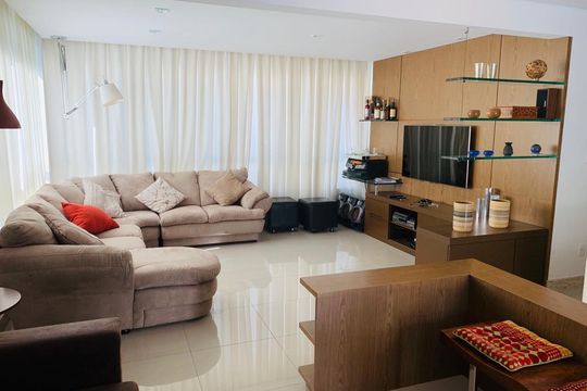 Apartamento para alugar com 4 quartos, 230m² em Buritis, Belo Horizonte