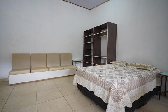 Sala - quarto de kitnet/studio para alugar com 1 quarto, 25m² em Rio Tavares, Florianópolis