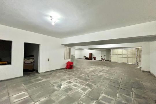 Garagem de casa para alugar com 5 quartos, 750m² em Planalto Paulista, São Paulo