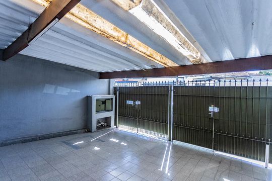 Garagem de casa à venda com 3 quartos, 200m² em Jaguará, São Paulo