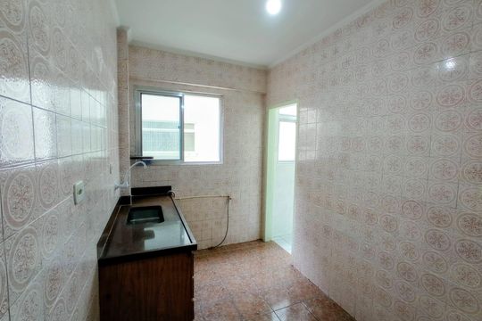 Cozinha de apartamento para alugar com 2 quartos, 56m² em Guilhermina, Praia Grande