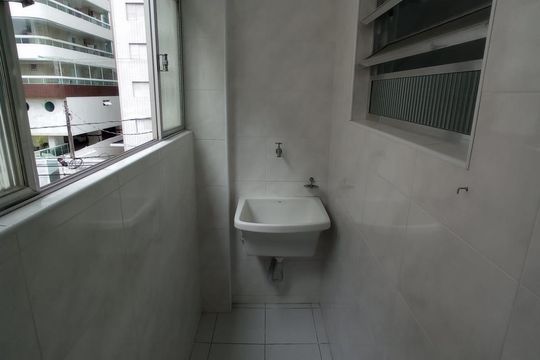 Área de Serviço de apartamento para alugar com 2 quartos, 56m² em Guilhermina, Praia Grande