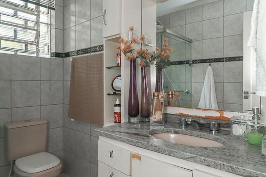 Banheiro Social de apartamento à venda com 2 quartos, 89m² em Rio Branco, Porto Alegre