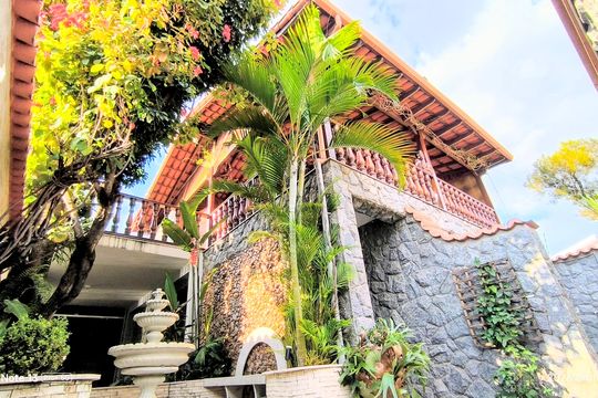 Casa à venda com 6 quartos, 400m² em Renascença, Belo Horizonte