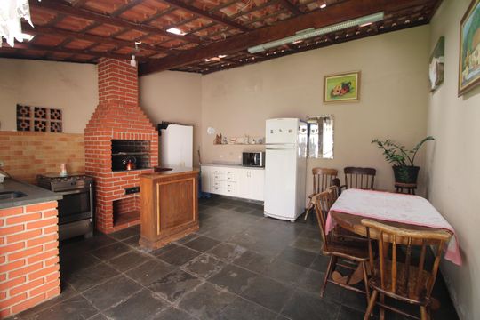 Churrasqueira de casa à venda com 3 quartos, 212m² em Parque do Castelo, São Paulo