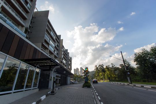 Vista da Rua de apartamento à venda com 1 quarto, 50m² em Centro Empresarial Tamboré, Santana de Parnaíba