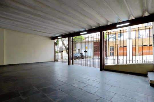 Garagem de casa à venda com 4 quartos, 120m² em Rio Pequeno, São Paulo