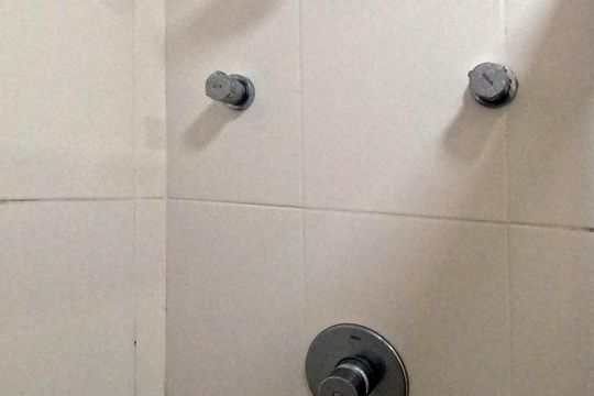 Banheiro de apartamento para alugar com 3 quartos, 82m² em José Menino, Santos