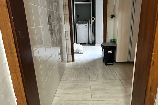 Corredor de apartamento à venda com 2 quartos, 100m² em Petrópolis, Porto Alegre