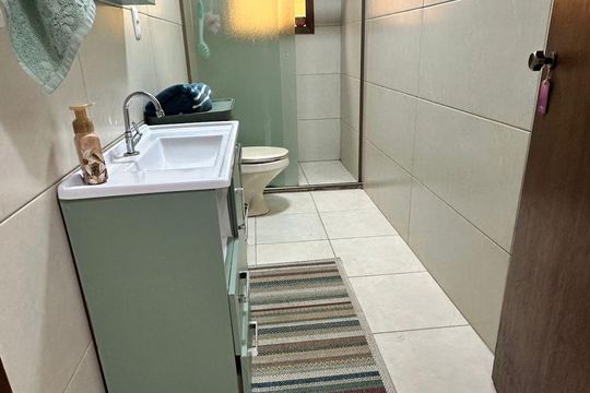 Banheiro de apartamento à venda com 2 quartos, 100m² em Petrópolis, Porto Alegre