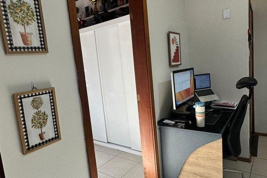 Quarto de apartamento à venda com 2 quartos, 100m² em Petrópolis, Porto Alegre