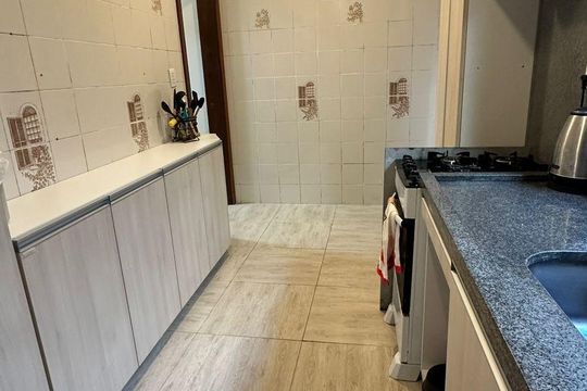 Cozinha de apartamento à venda com 2 quartos, 100m² em Petrópolis, Porto Alegre