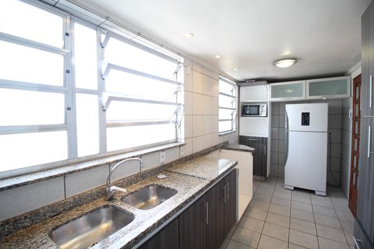 Cozinha de apartamento à venda com 3 quartos, 99m² em Moinhos de Vento, Porto Alegre