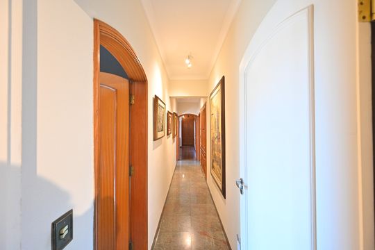 Corredor de apartamento à venda com 4 quartos, 220m² em Mirandópolis, São Paulo