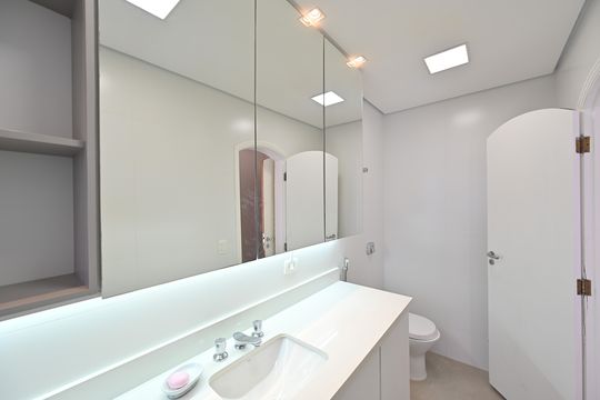 Banheiro da Suíte 2 de apartamento à venda com 4 quartos, 220m² em Mirandópolis, São Paulo
