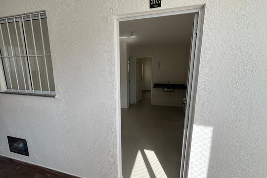 Entrada de kitnet/studio para alugar com 1 quarto, 24m² em Cacuia, Rio de Janeiro