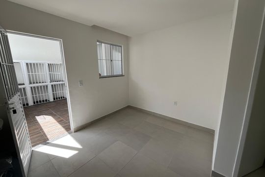 Sala de kitnet/studio para alugar com 1 quarto, 24m² em Cacuia, Rio de Janeiro