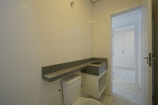 Banheiro de casa de condomínio para alugar com 3 quartos, 115m² em Vila Monumento, São Paulo