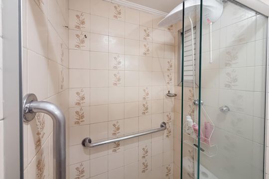 Banheiro Social de apartamento à venda com 3 quartos, 67m² em Vila Monumento, São Paulo