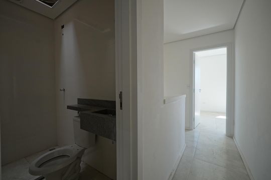 Corredor de casa à venda com 3 quartos, 120m² em Vila Monumento, São Paulo