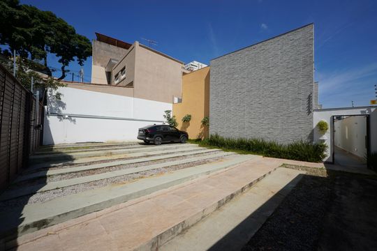 Garagem de casa à venda com 3 quartos, 120m² em Vila Monumento, São Paulo