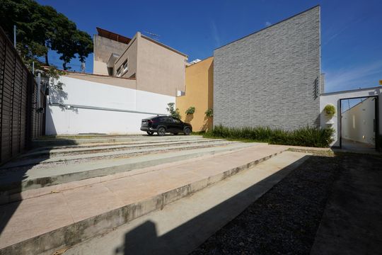 Garagem de casa à venda com 3 quartos, 120m² em Vila Monumento, São Paulo