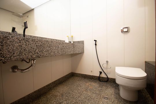 Banheiro de apartamento à venda com 2 quartos, 160m² em Quadra 3, Brasília