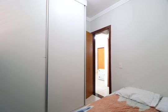 Quarto 1 de apartamento para alugar com 2 quartos, 80m² em Santa Mônica, Uberlândia