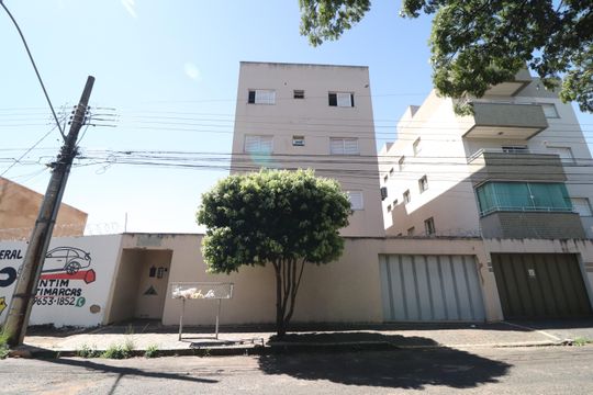 Fachada de apartamento para alugar com 2 quartos, 80m² em Santa Mônica, Uberlândia