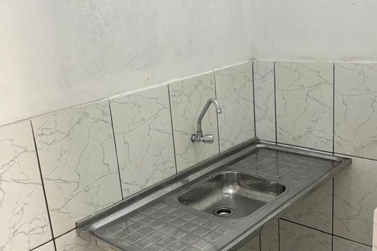 Cozinha de kitnet/studio para alugar com 1 quarto, 20m² em Jardim Maia, São Paulo
