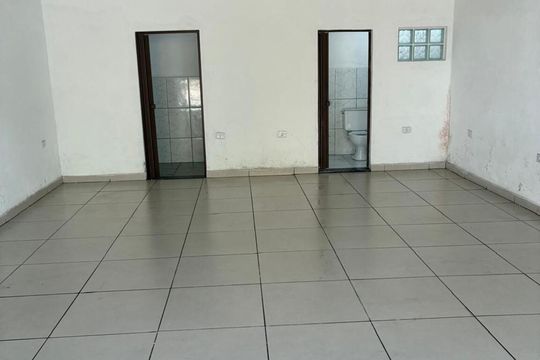 Sala de kitnet/studio para alugar com 1 quarto, 20m² em Jardim Maia, São Paulo