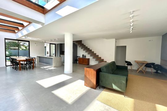 Sala  de casa para alugar com 8 quartos, 780m² em Campeche Leste, Florianópolis