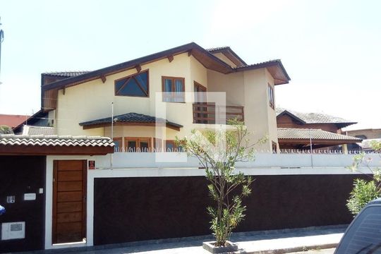 Fachada de casa à venda com 3 quartos, 360m² em Bussocaba, Osasco