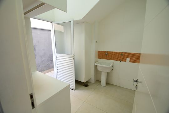 Área de Serviço de casa de condomínio para alugar com 3 quartos, 310m² em Residencial Parque dos Alecrins, Campinas