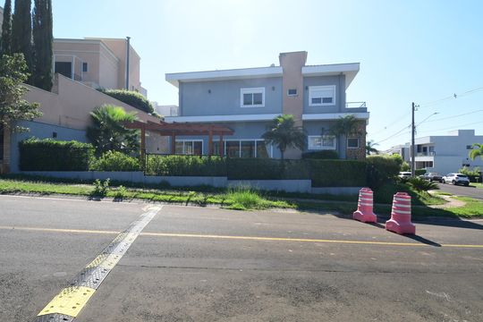 Fachada de casa de condomínio para alugar com 3 quartos, 310m² em Residencial Parque dos Alecrins, Campinas