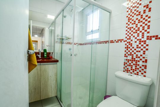 Banheiro de apartamento à venda com 3 quartos, 59m² em Vila Pires, Santo André