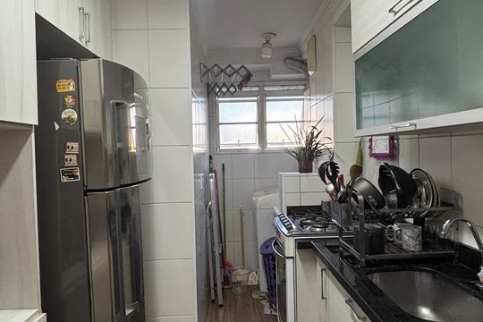Cozinha de apartamento à venda com 2 quartos, 51m² em Parque Erasmo Assunção, Santo André
