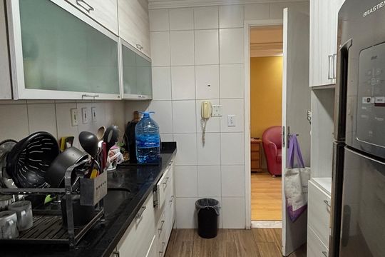 Cozinha de apartamento à venda com 2 quartos, 51m² em Parque Erasmo Assunção, Santo André