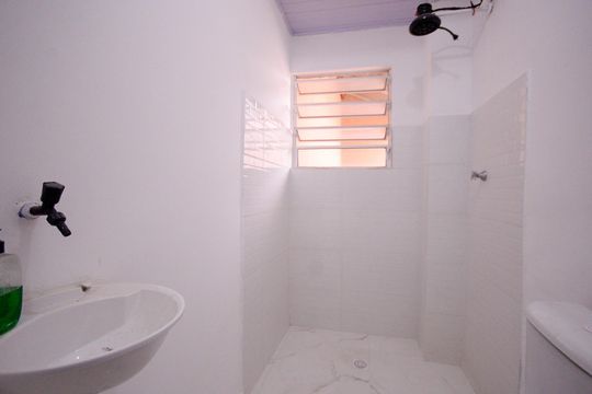 Banheiro  de casa à venda com 1 quarto, 25m² em Vila Dom Pedro I, São Paulo