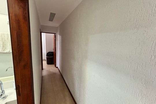 Corredor de casa à venda com 3 quartos, 150m² em Parque Boturussu, São Paulo
