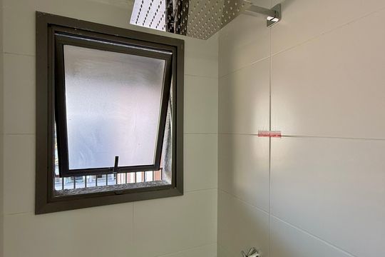 Banheiro  de apartamento para alugar com 1 quarto, 35m² em Santo Amaro, São Paulo