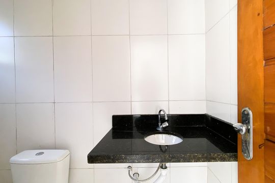 Banheiro de casa para alugar com 2 quartos, 70m² em Vila Marieta, São Paulo
