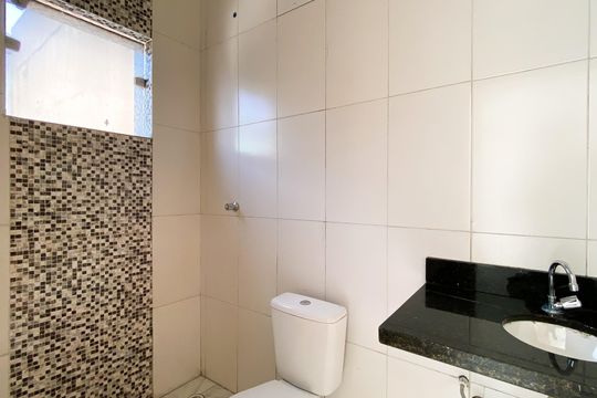 Banheiro de casa para alugar com 2 quartos, 70m² em Vila Marieta, São Paulo