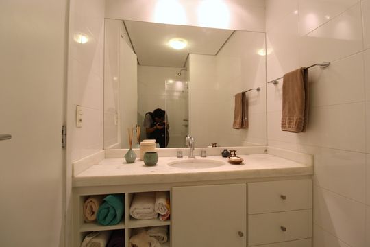 Banheiro de apartamento para alugar com 2 quartos, 76m² em Vila Olímpia, São Paulo