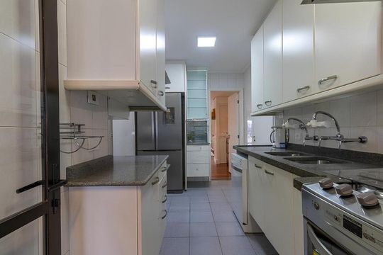 Cozinha de apartamento para alugar com 3 quartos, 135m² em Paraíso, São Paulo