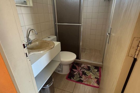 Banheiro de apartamento para alugar com 1 quarto, 36m² em Morro Santana, Porto Alegre